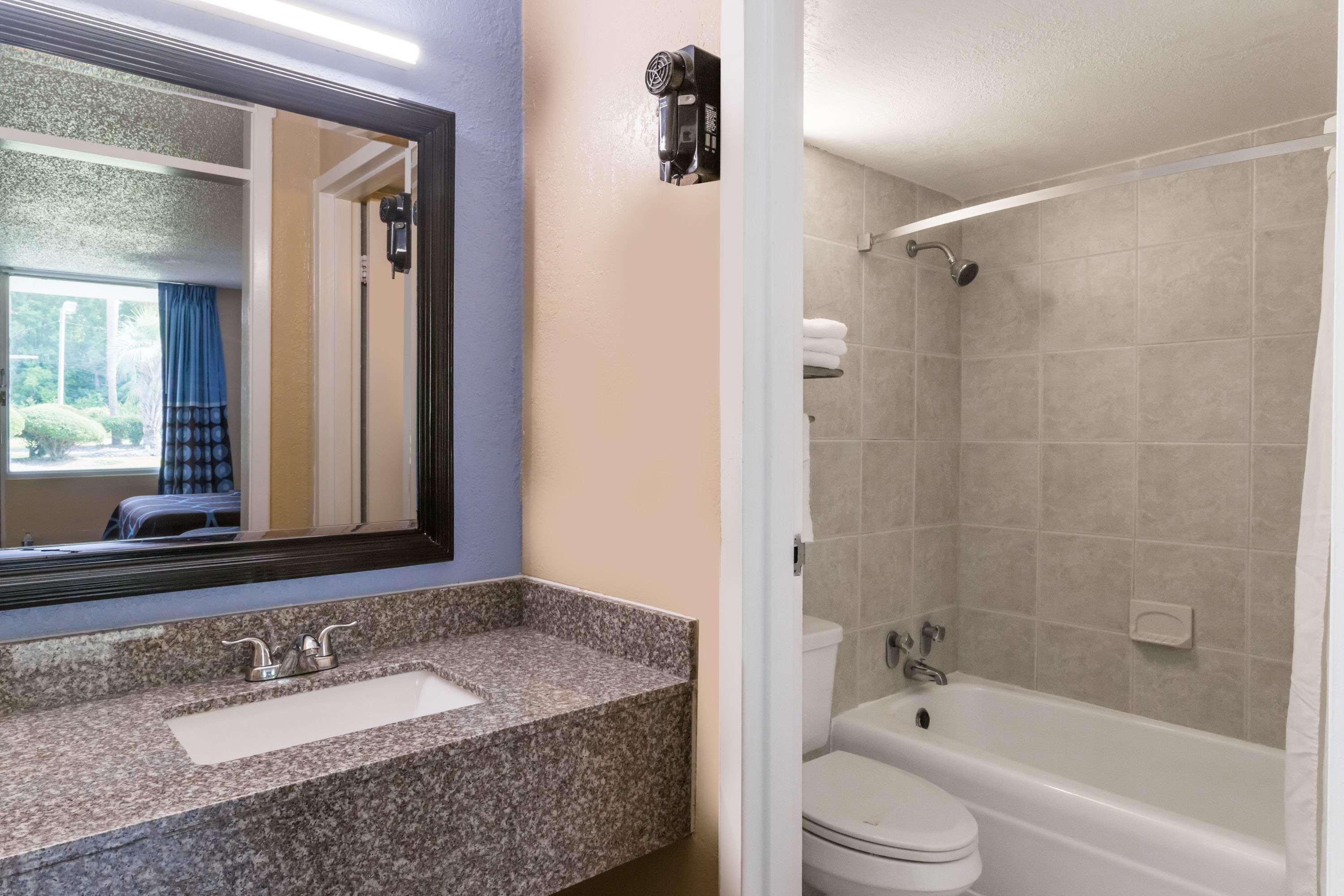 Super 8 By Wyndham Hardeeville - Savannah North Dış mekan fotoğraf