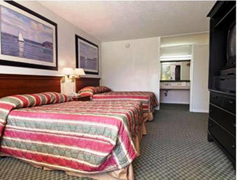 Super 8 By Wyndham Hardeeville - Savannah North Dış mekan fotoğraf
