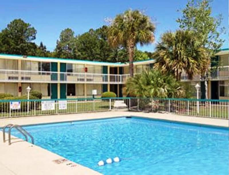 Super 8 By Wyndham Hardeeville - Savannah North Dış mekan fotoğraf